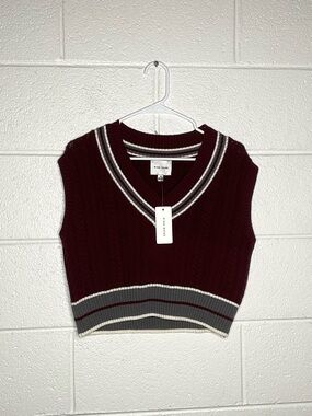 < NWT Pink Rose Burgundy Sweater Vest Size Medium >